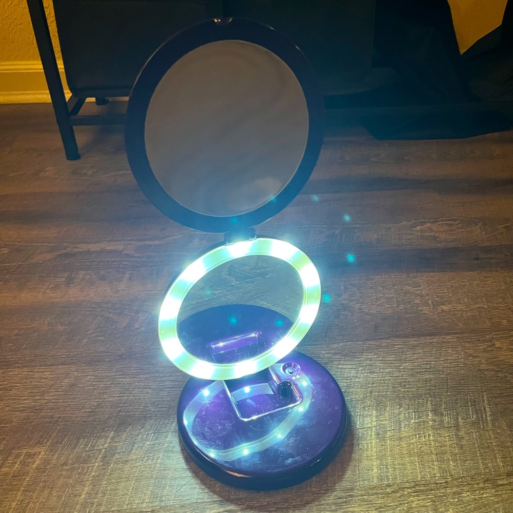 ✨LED travel mirror
